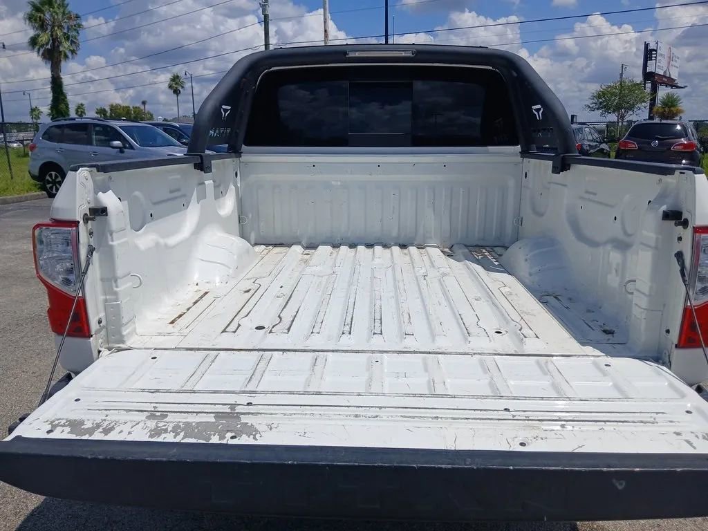 Used 2022 Nissan Titan SV w/ SV Convenience Package image 13