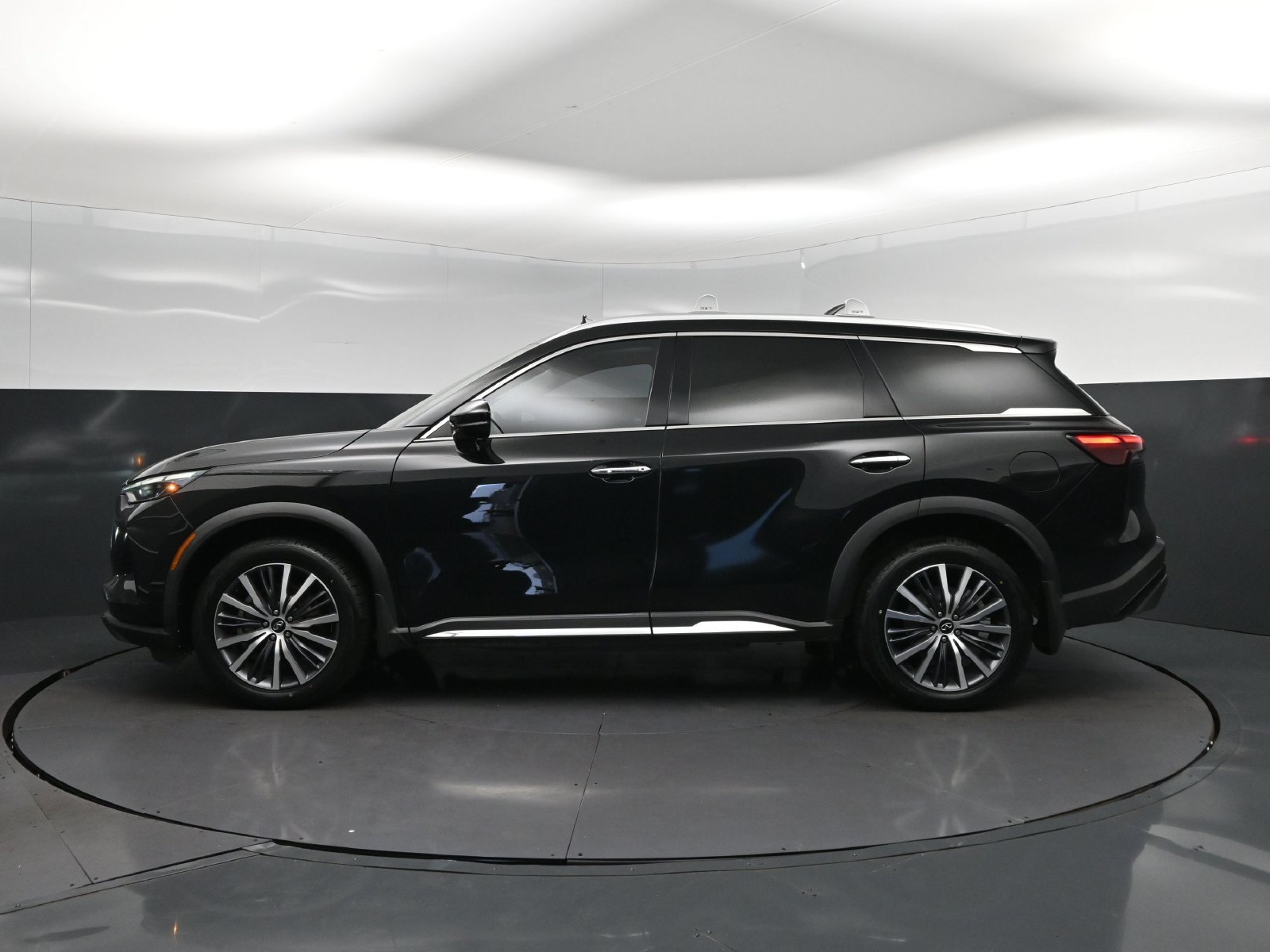 Certified 2023 INFINITI QX60 Sensory w/ Vision Package AWD/4WD image 4