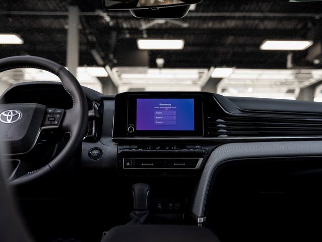 Used 2025 Toyota Camry SE image 18