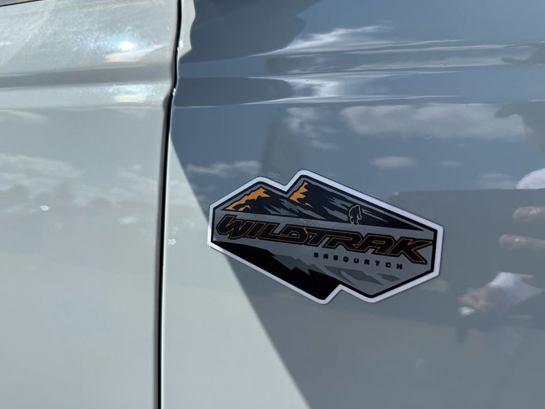 Used 2023 Ford Bronco Wildtrak image 11