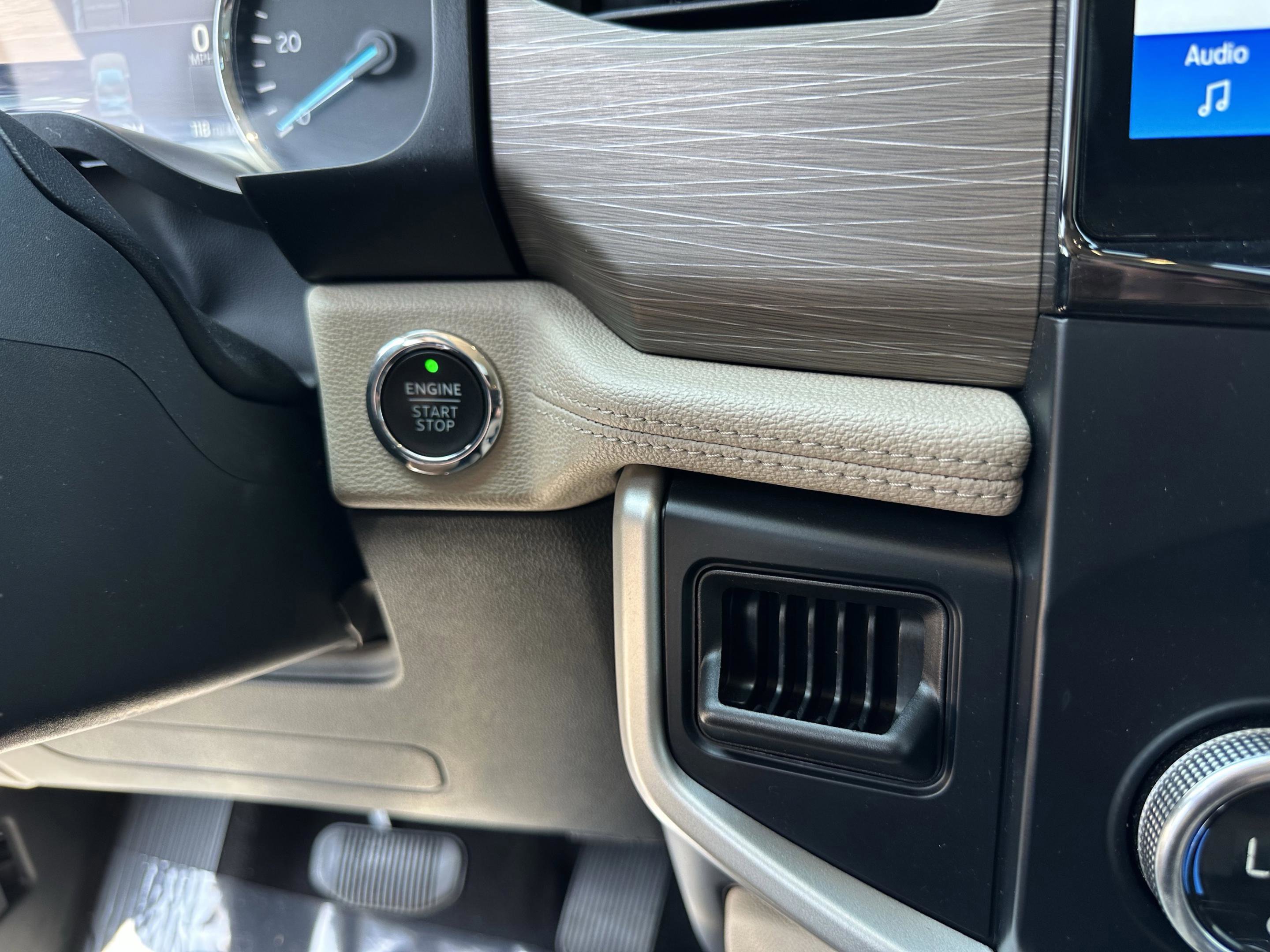 Used 2022 Ford Expedition Limited RWD image 29