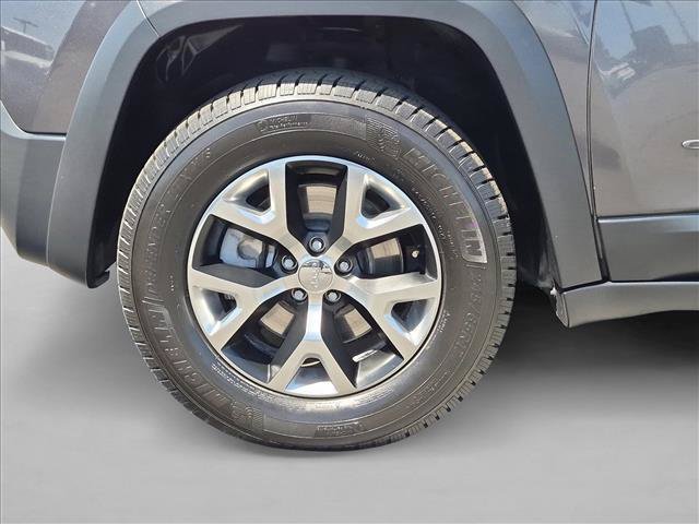 Used 2017 Jeep Cherokee Trailhawk w/ Comfort/Convenience Group AWD/4WD image 23