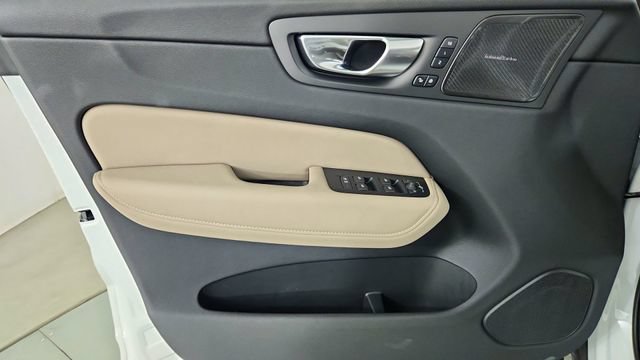 New 2026 Volvo XC60 B5 Plus w/ Climate Package AWD/4WD image 9