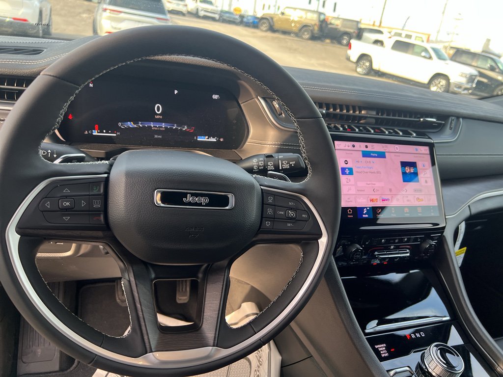New 2025 Jeep Grand Cherokee Limited w/ Luxury Tech Group II AWD/4WD image 9