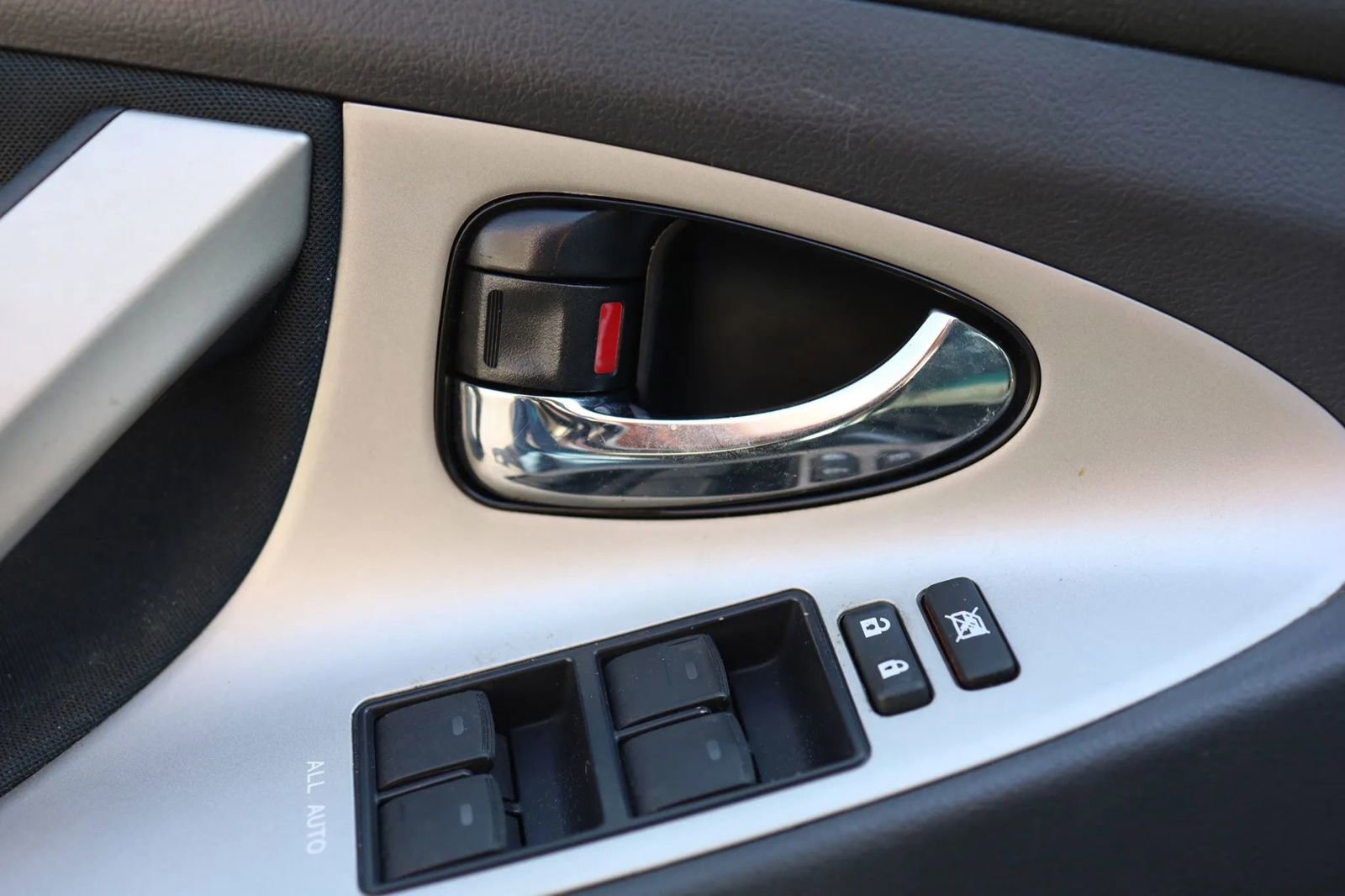 Used 2011 Toyota Camry SE image 10