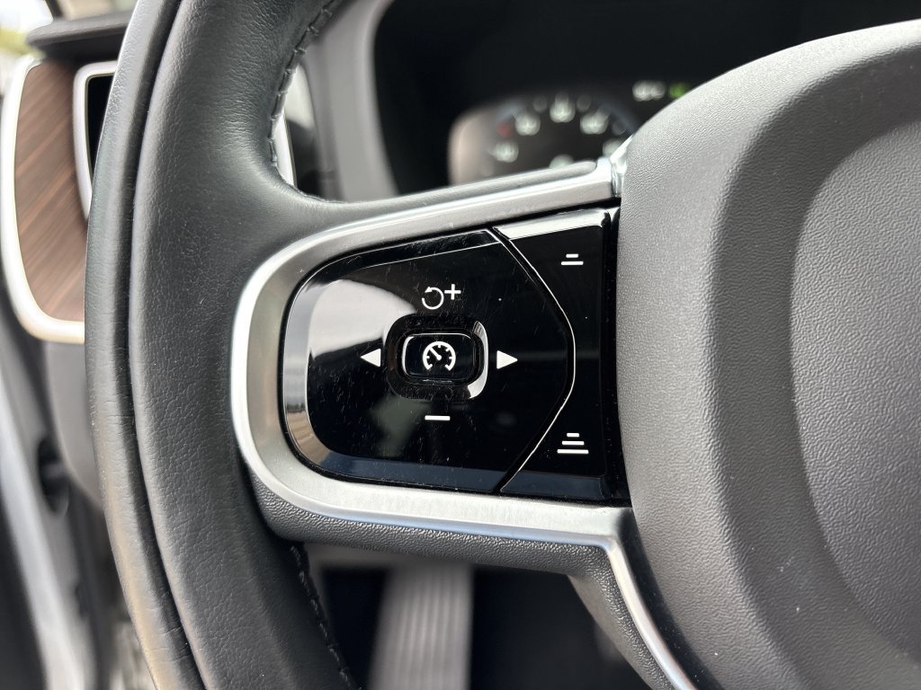 Used 2020 Volvo XC60 T5 Inscription FWD image 16