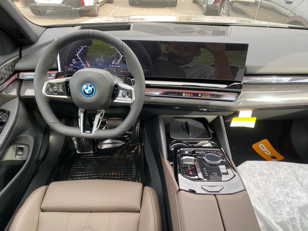 New 2027 BMW 550e xDrive AWD/4WD image 8