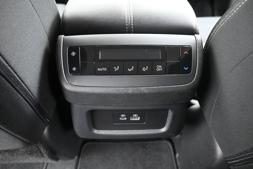 Used 2024 Nissan Pathfinder SV AWD/4WD image 30