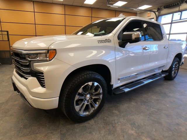 Used 2024 Chevrolet Silverado 1500 High Country w/ Technology Package AWD/4WD image 3