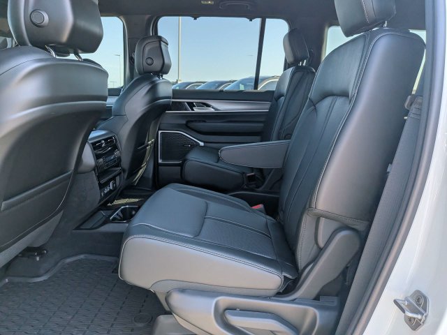 New 2026 Jeep Grand Wagoneer L Limited w/ Convenience Group I AWD/4WD image 15