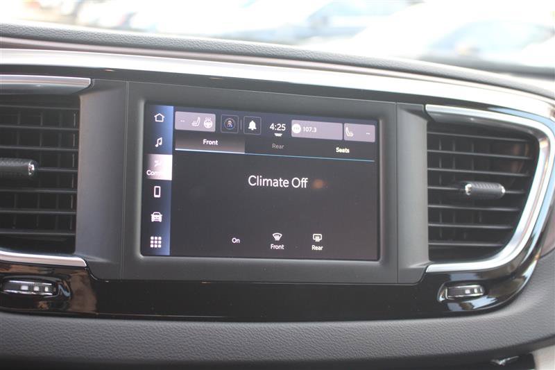 Used 2023 Chrysler Voyager LX image 19