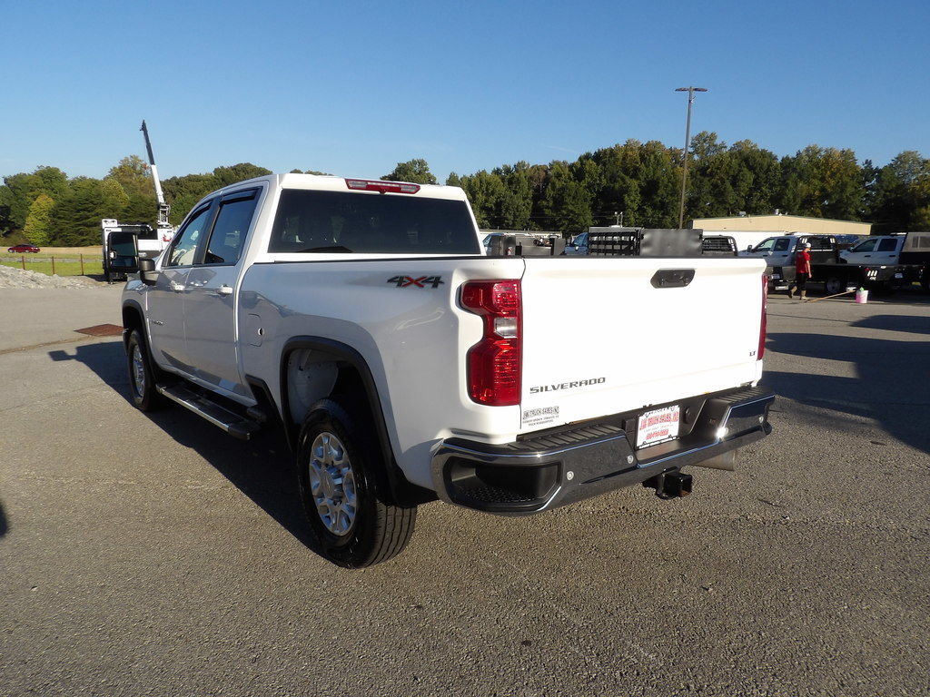 Used 2025 Chevrolet Silverado 3500 LT w/ Safety Package AWD/4WD image 5