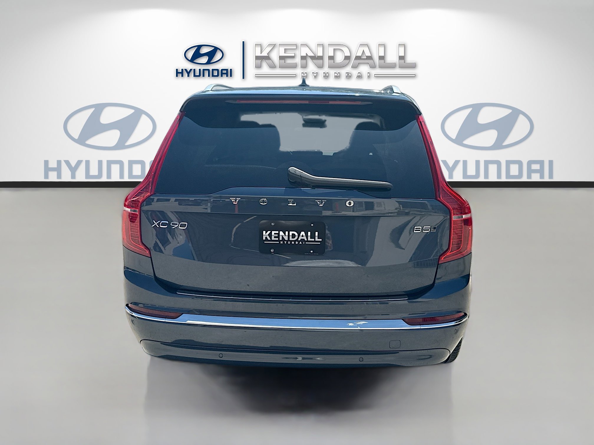 Used 2023 Volvo XC90 B5 Plus w/ Protection Package Premier AWD/4WD image 5