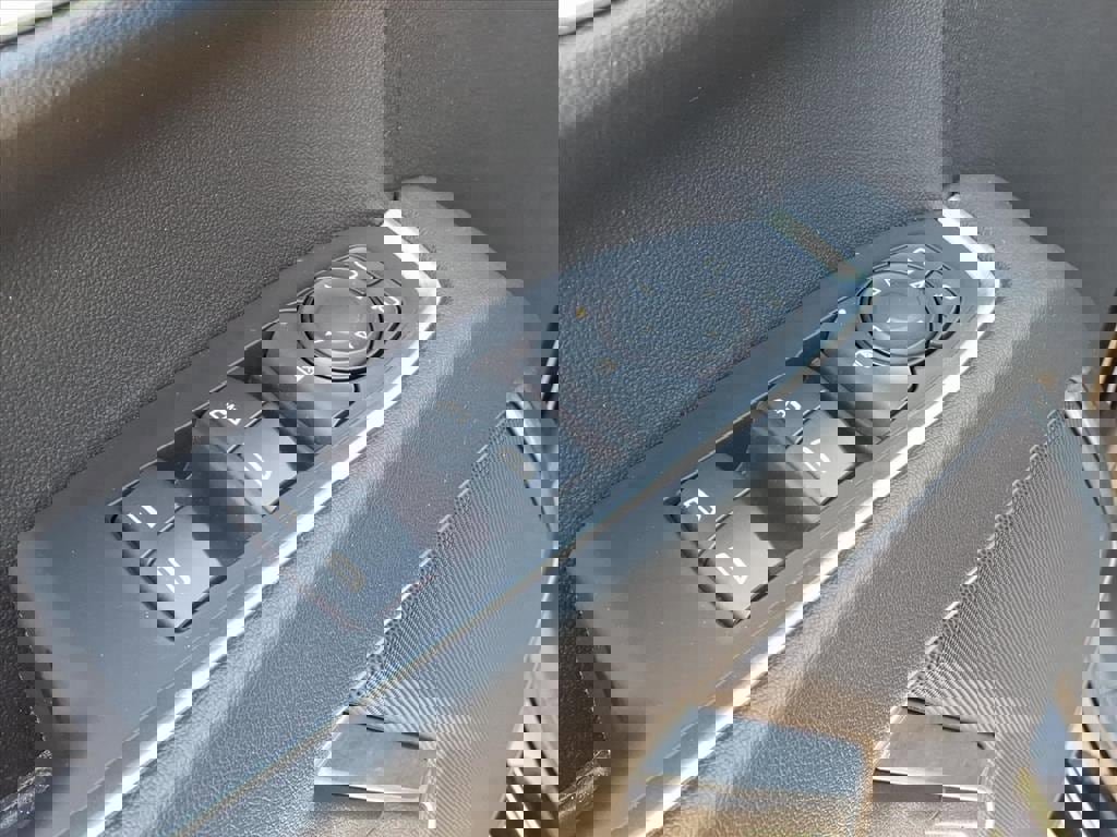 Used 2023 Chevrolet Silverado 1500 LT image 15