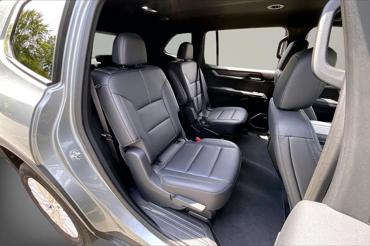 Used 2025 GMC Acadia Elevation w/ Elevation Premium Package FWD image 24