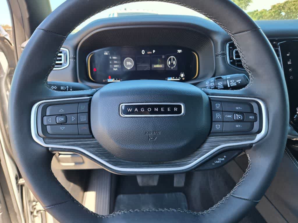 Used 2023 Jeep Wagoneer L Series II AWD/4WD image 22