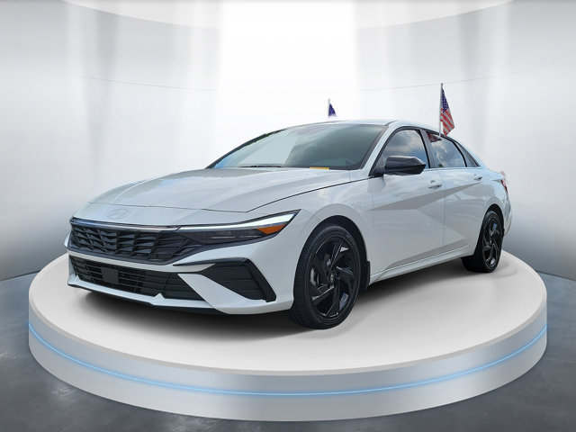 New 2026 Hyundai Elantra SEL Sport FWD image 2