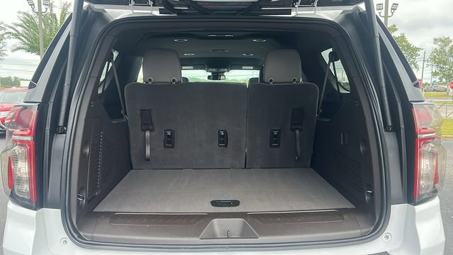 Used 2024 Chevrolet Suburban LT RWD image 9