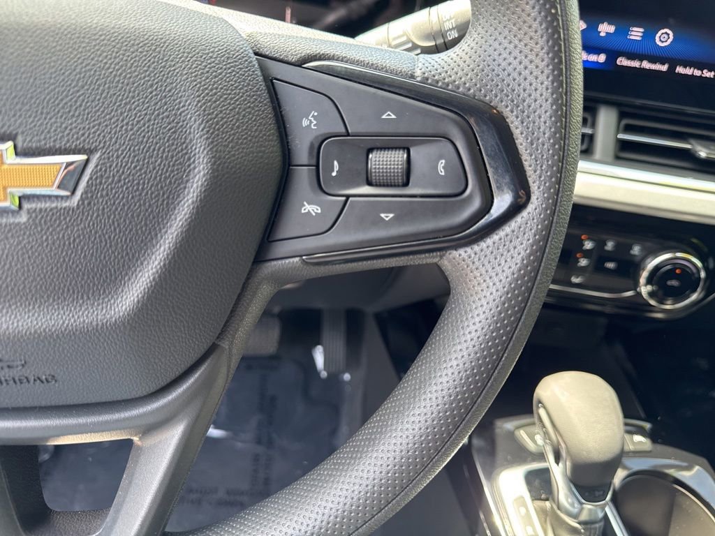 Used 2025 Chevrolet Trax LT FWD image 26