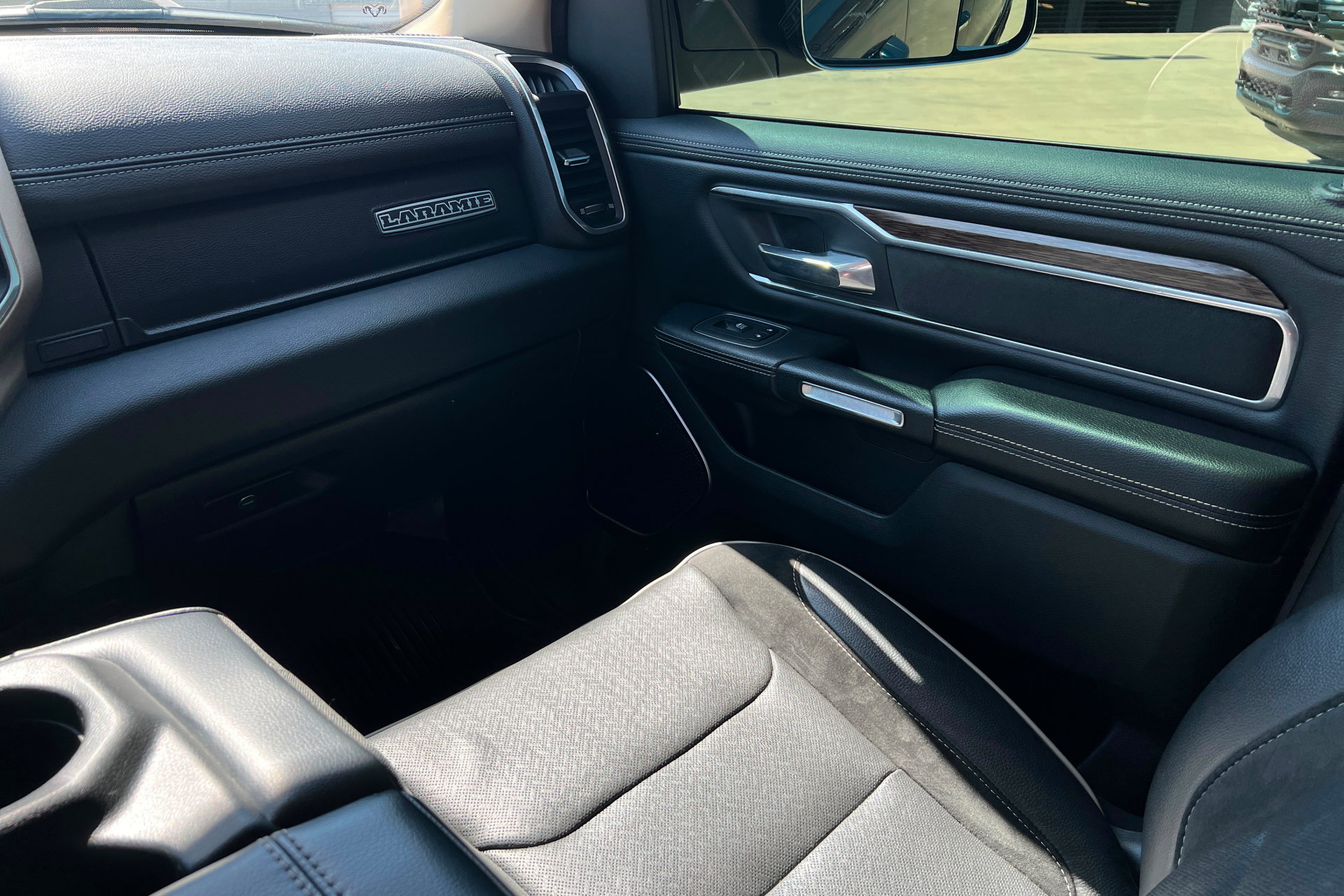 Used 2019 RAM 1500 Laramie w/ Trailer Tow Group AWD/4WD image 10