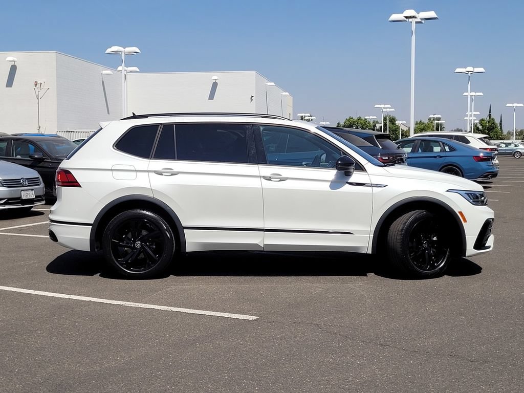 Used 2024 Volkswagen Tiguan SE R-Line AWD/4WD image 5