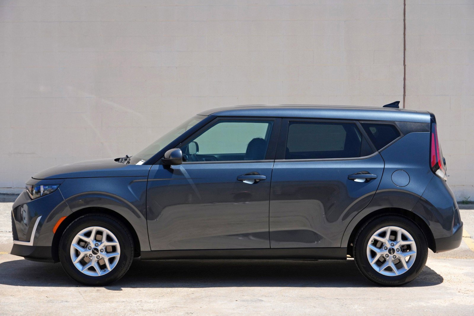 Used 2023 Kia Soul LX w/ LX Technology Package FWD image 39