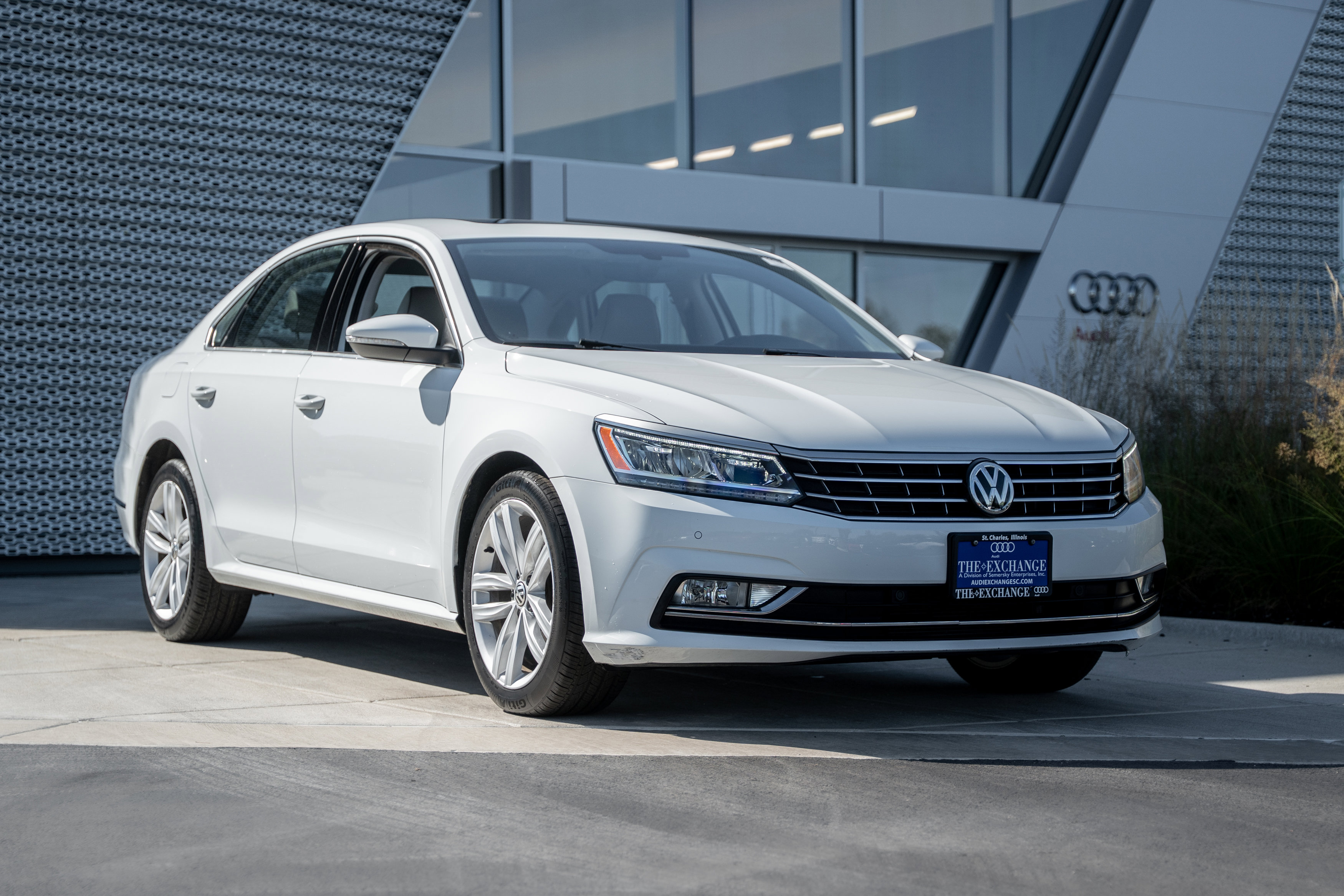 Used 2018 Volkswagen Passat 2.0T SE