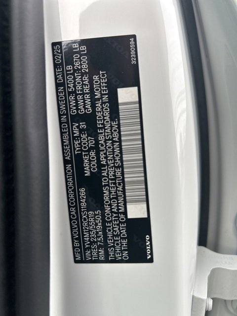 Certified 2025 Volvo XC60 B5 Plus image 28