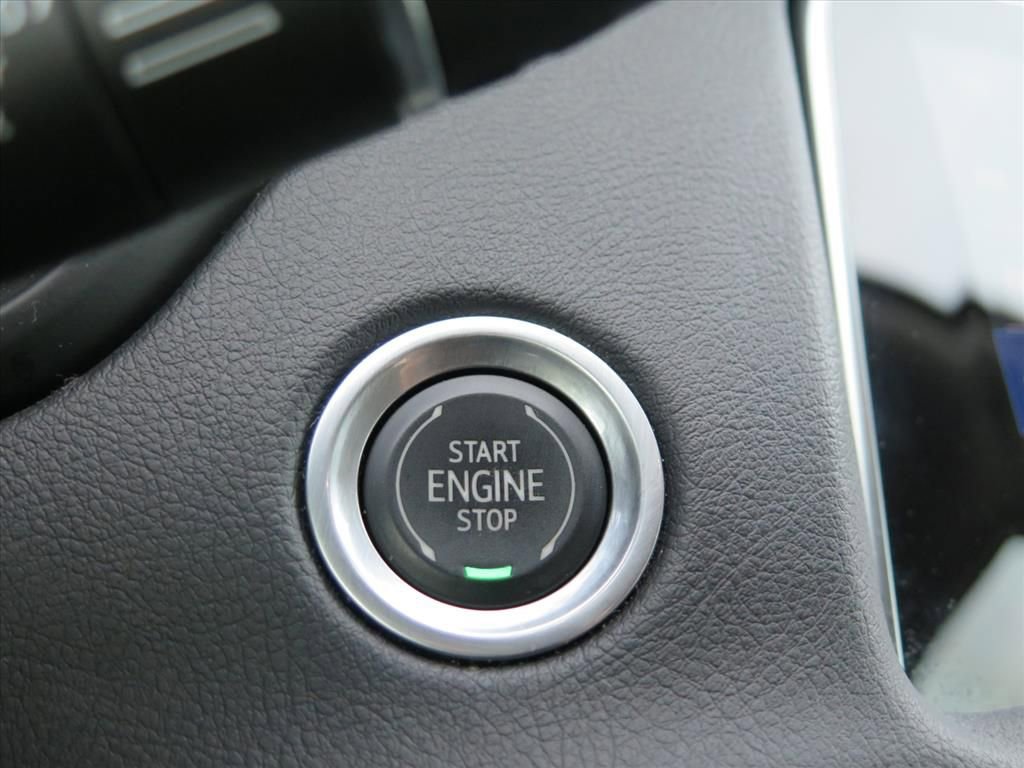 Used 2020 Cadillac XT4 Premium Luxury w/ Cold Weather Package image 16