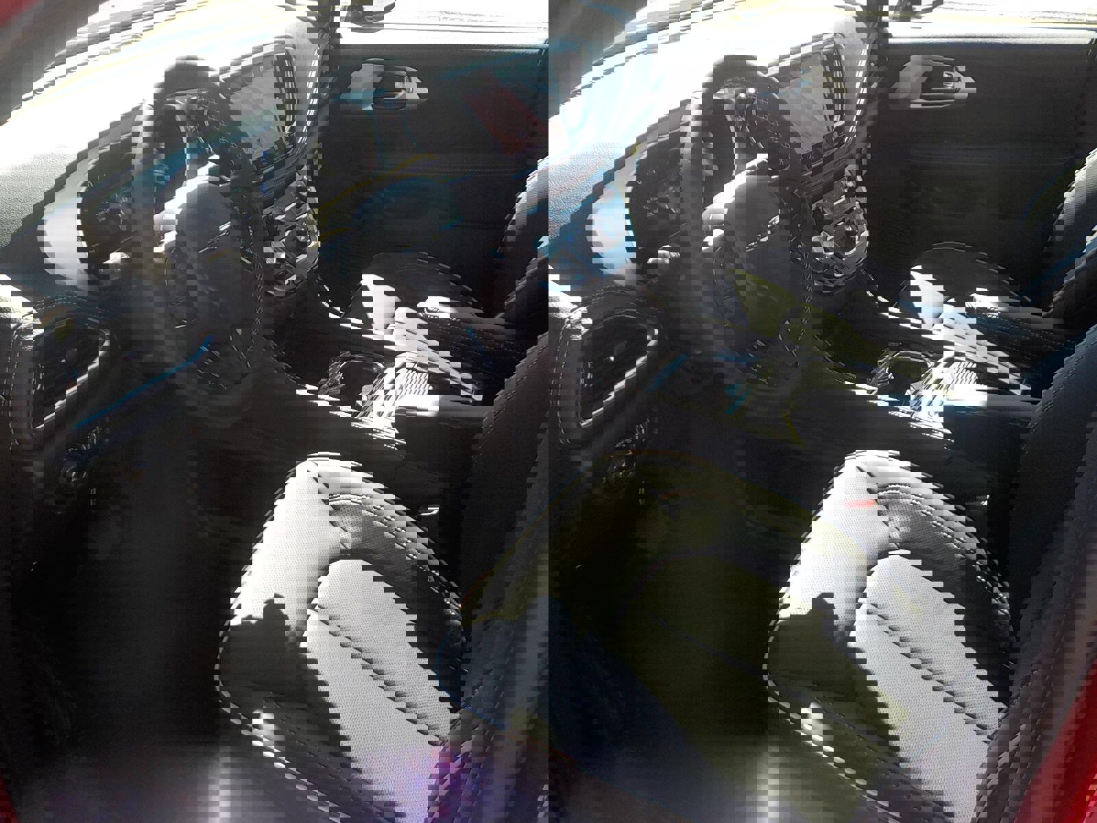 Used 2025 Chrysler Pacifica Premium image 12