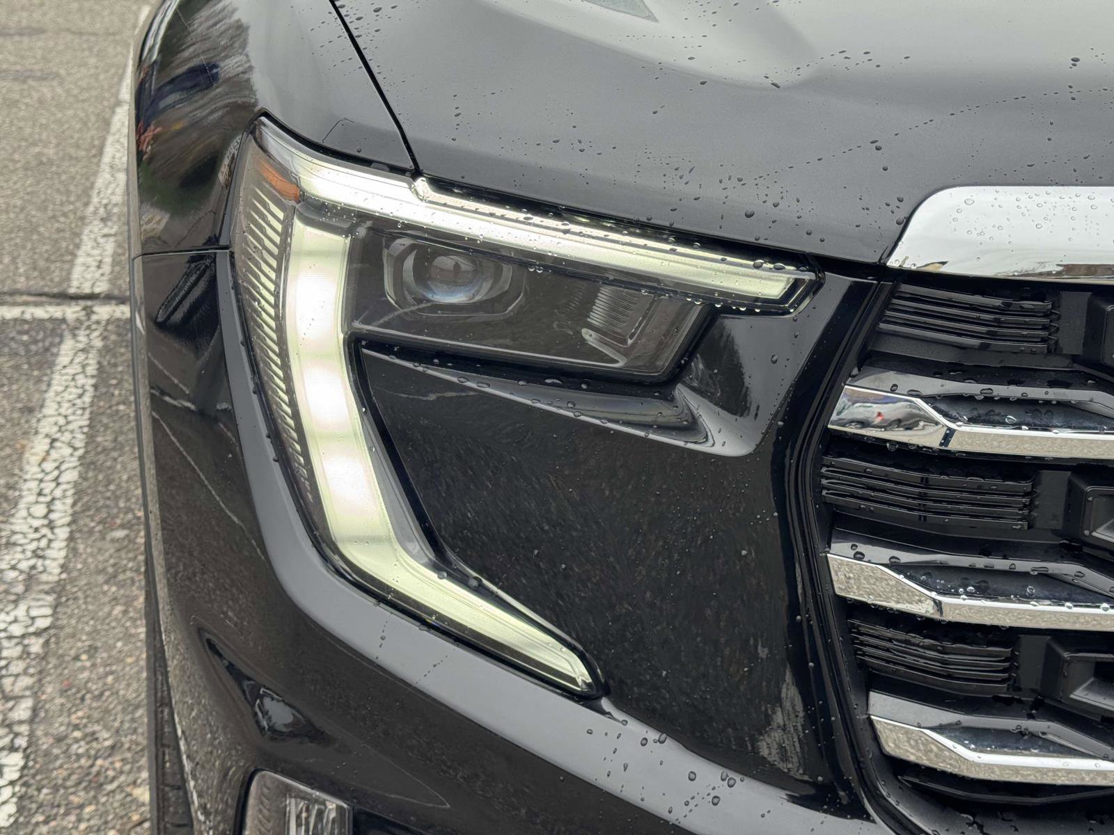 Used 2025 GMC Acadia Elevation w/ Elevation Premium Package image 7