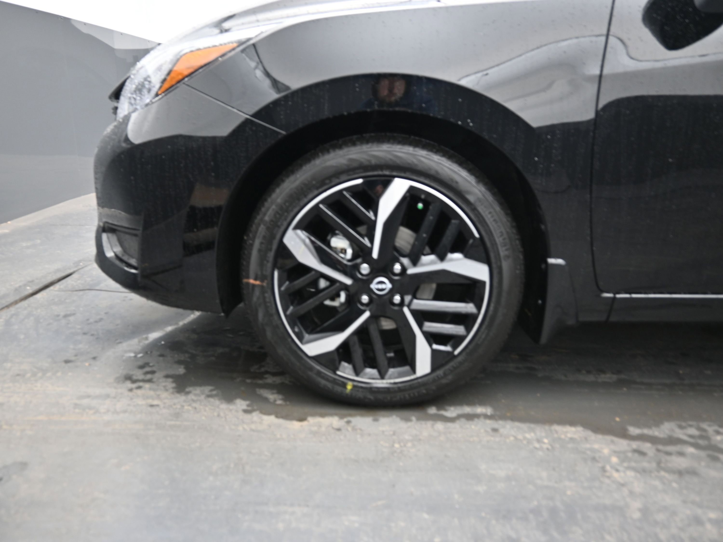 New 2025 Nissan Versa SR image 9