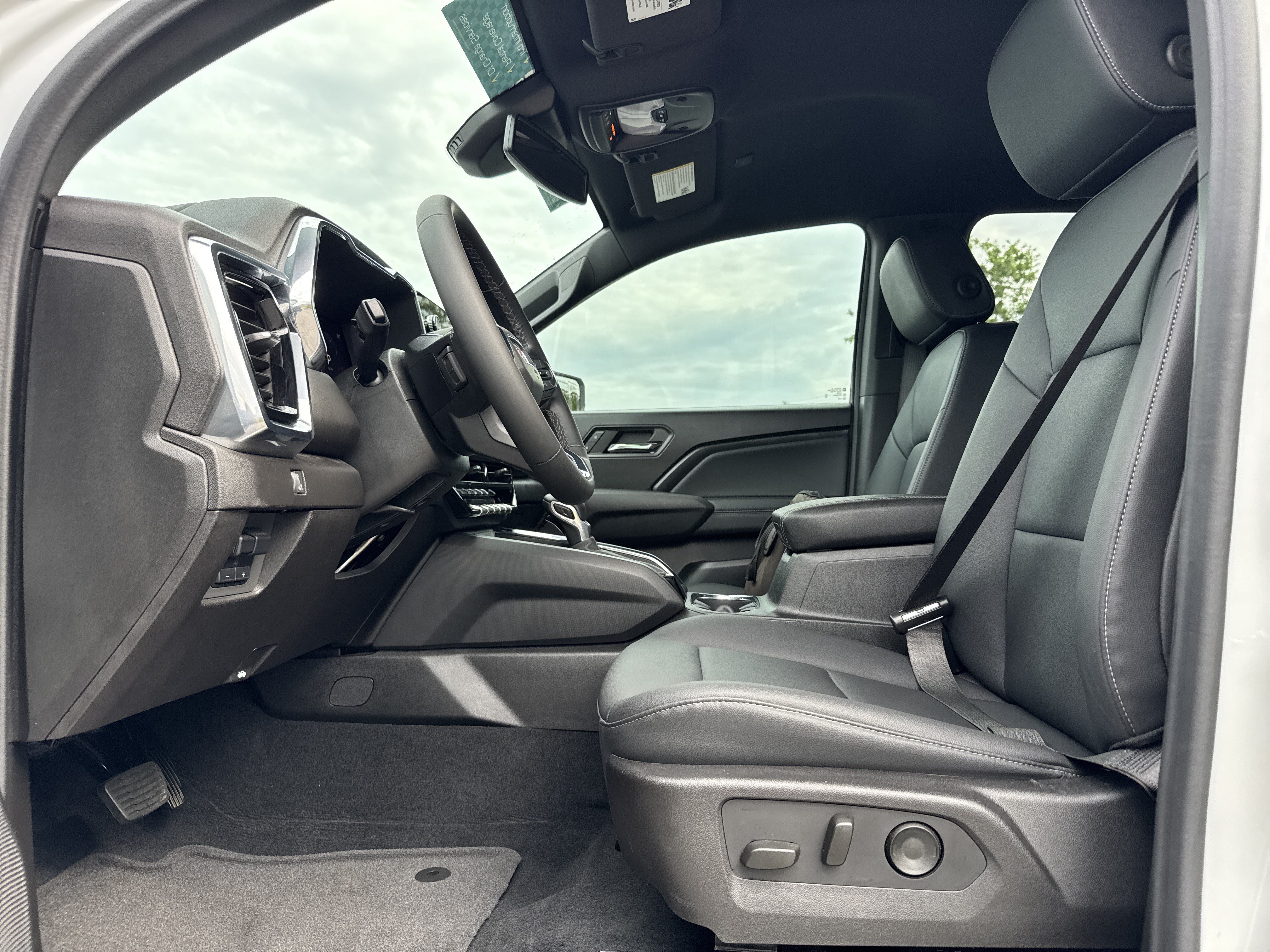 Used 2024 GMC Canyon Elevation w/ Elevation Premium Package AWD/4WD image 16