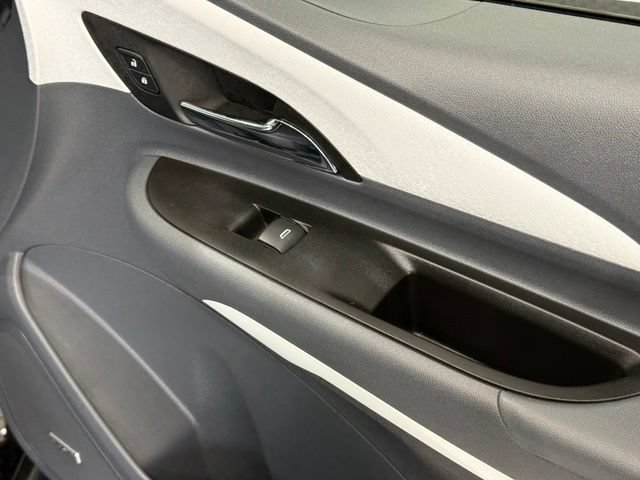 Used 2020 Chevrolet Bolt Premier w/ Infotainment Package FWD image 23