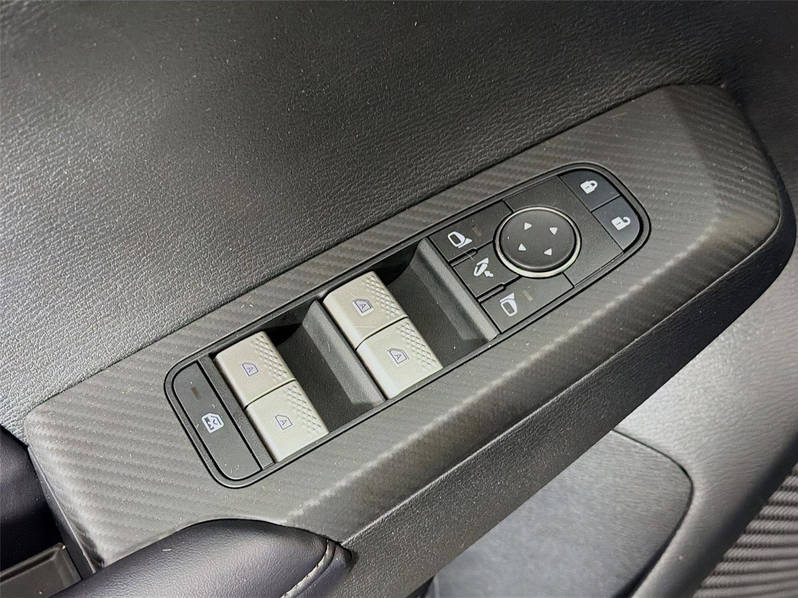 Used 2023 Mitsubishi Outlander SE image 19