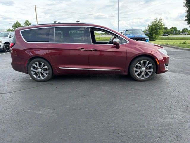 Used 2019 Chrysler Pacifica Limited w/ Tire & Wheel Group FWD image 11