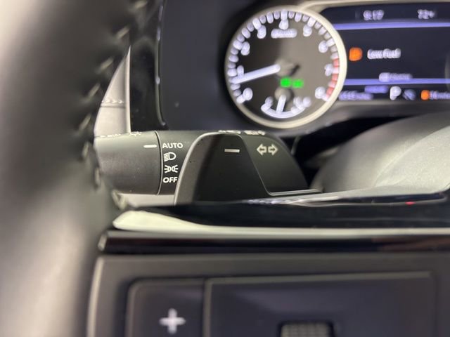 Used 2025 Nissan Pathfinder SL w/ Black Appearance Package image 35