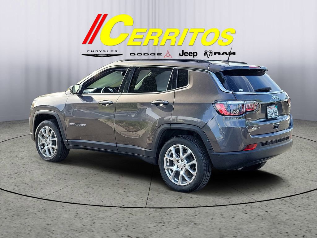 Used 2023 Jeep Compass Latitude w/ Sun and Sound Group image 2