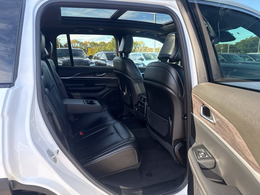 Certified 2025 Jeep Grand Cherokee Limited AWD/4WD image 25