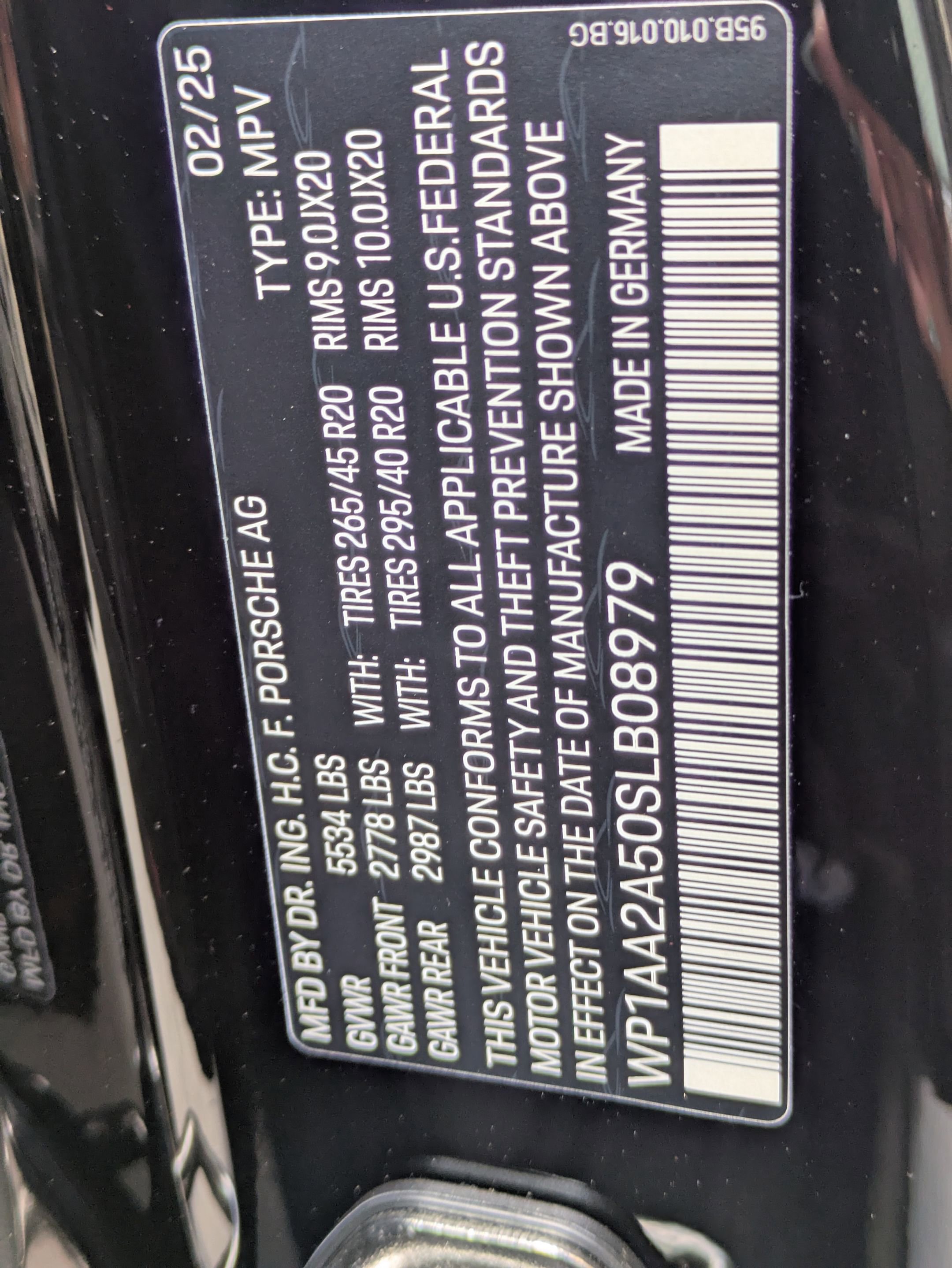 Certified 2025 Porsche Macan image 31