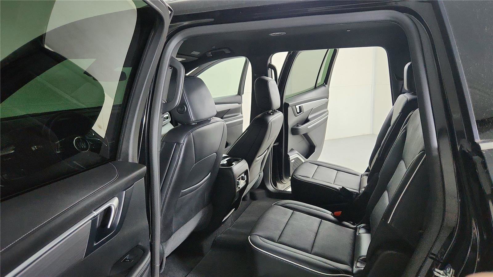 Used 2025 Buick Enclave Preferred image 17