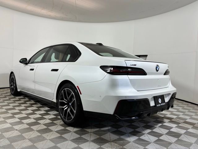 Used 2026 BMW 740i xDrive w/ Premium Package image 5