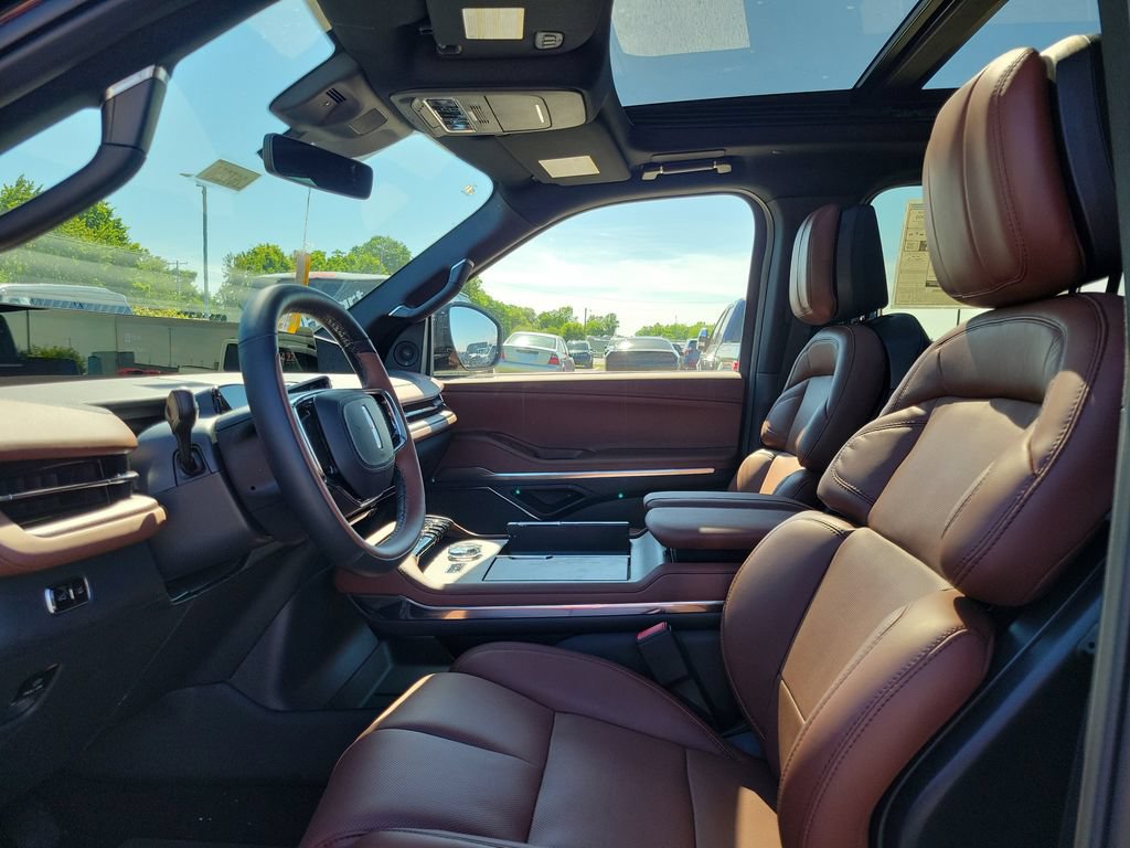New 2026 Lincoln Navigator L Reserve AWD/4WD image 18