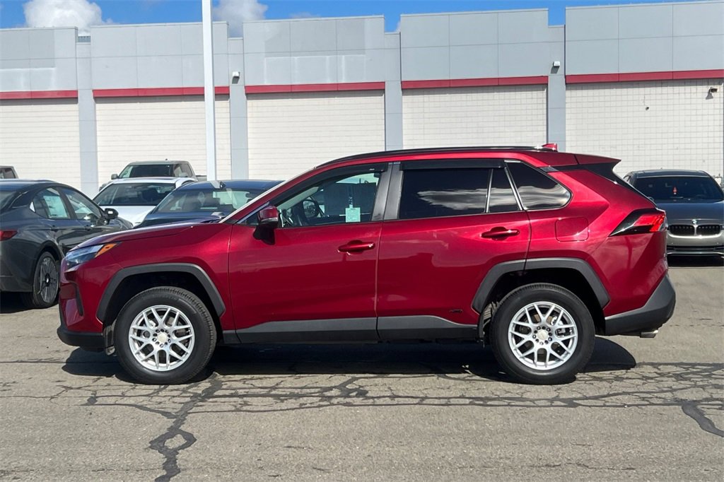 Used 2024 Toyota RAV4 LE image 9