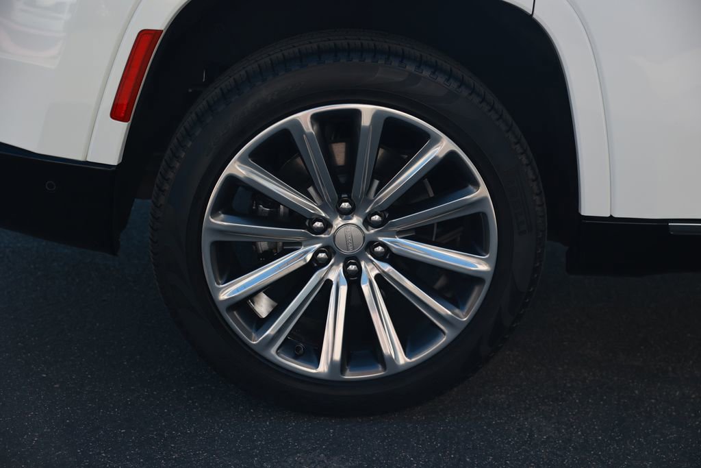 Used 2023 Jeep Grand Wagoneer Series II AWD/4WD image 9