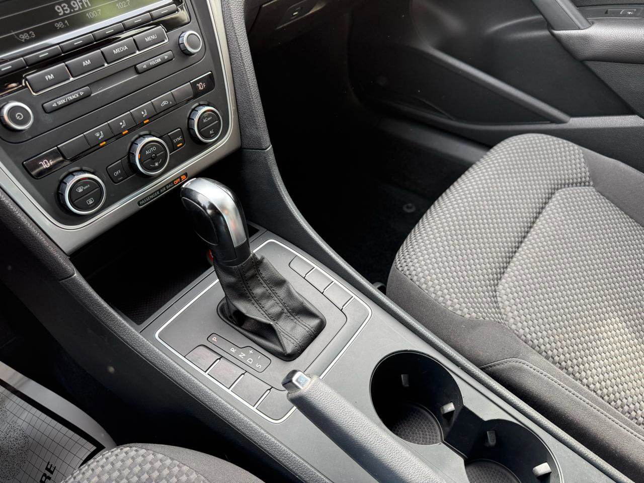 Used 2012 Volkswagen Passat 2.5 S image 11