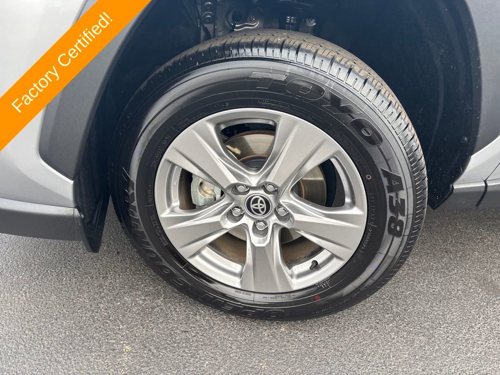 Used 2025 Toyota RAV4 XLE image 9