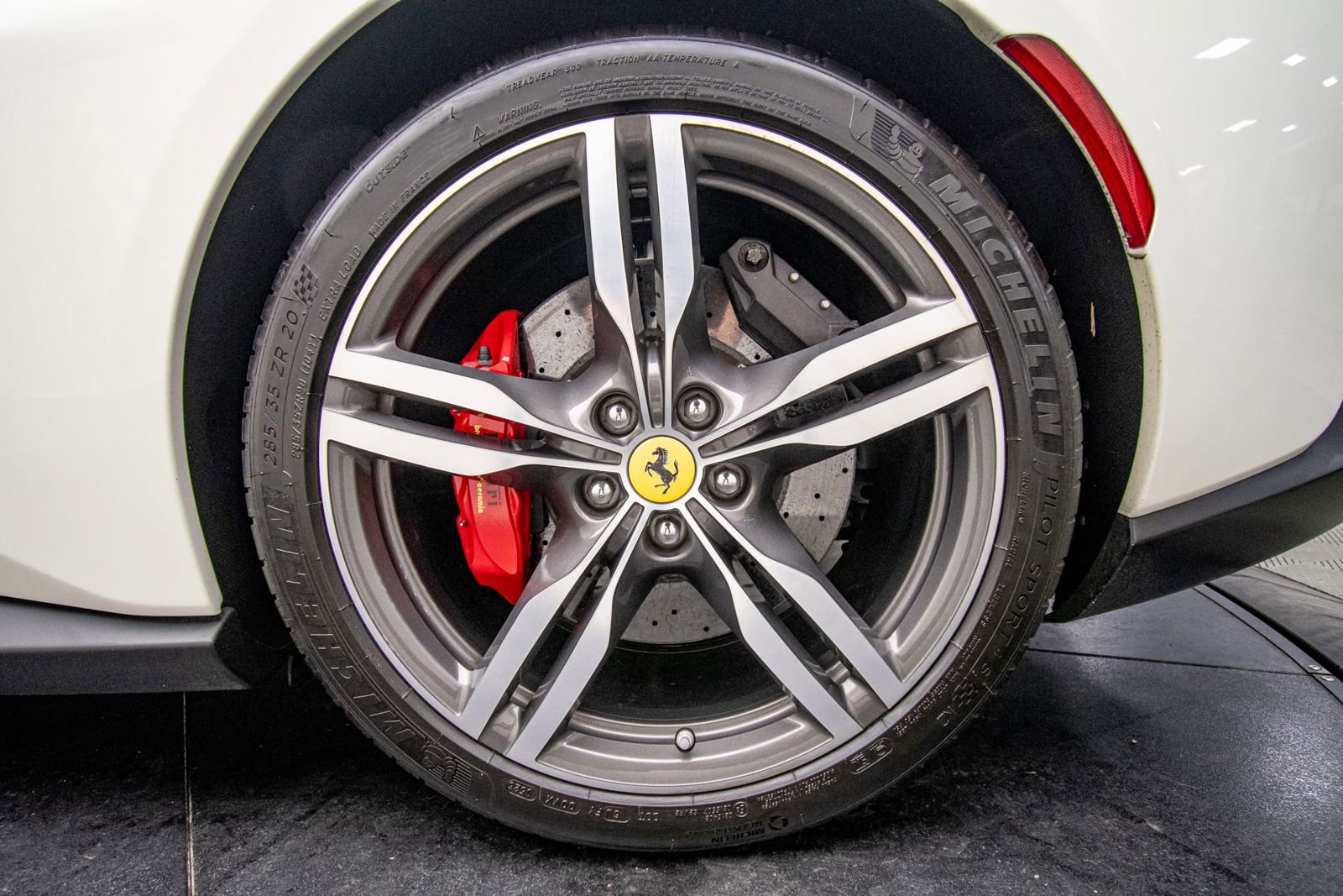 Used 2019 Ferrari Portofino RWD image 47