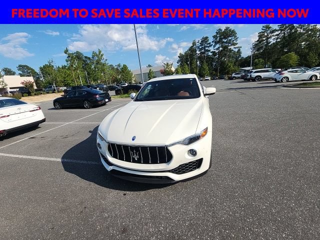 Used 2017 Maserati Levante AWD/4WD image 4