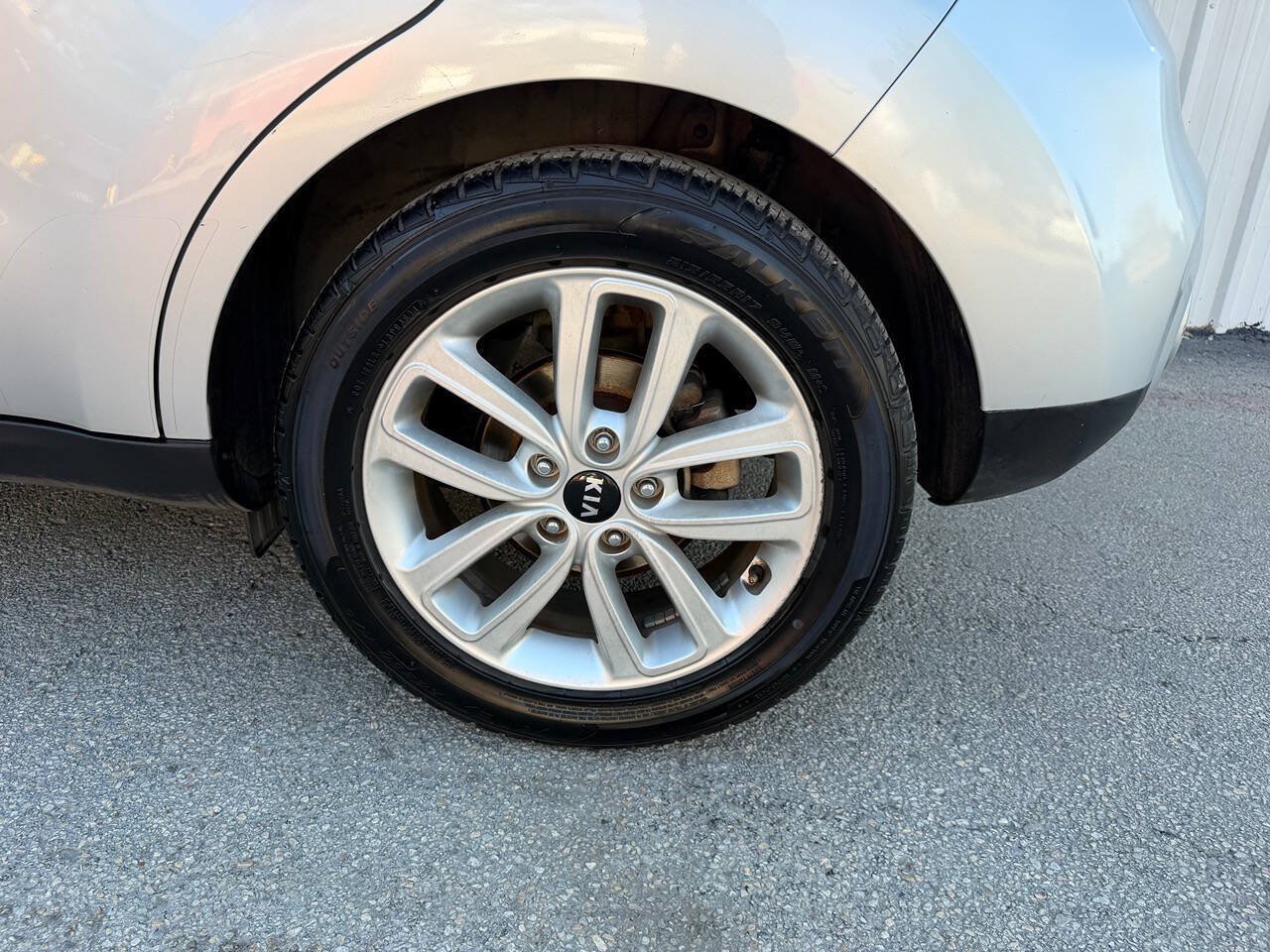 Used 2017 Kia Soul + FWD image 29